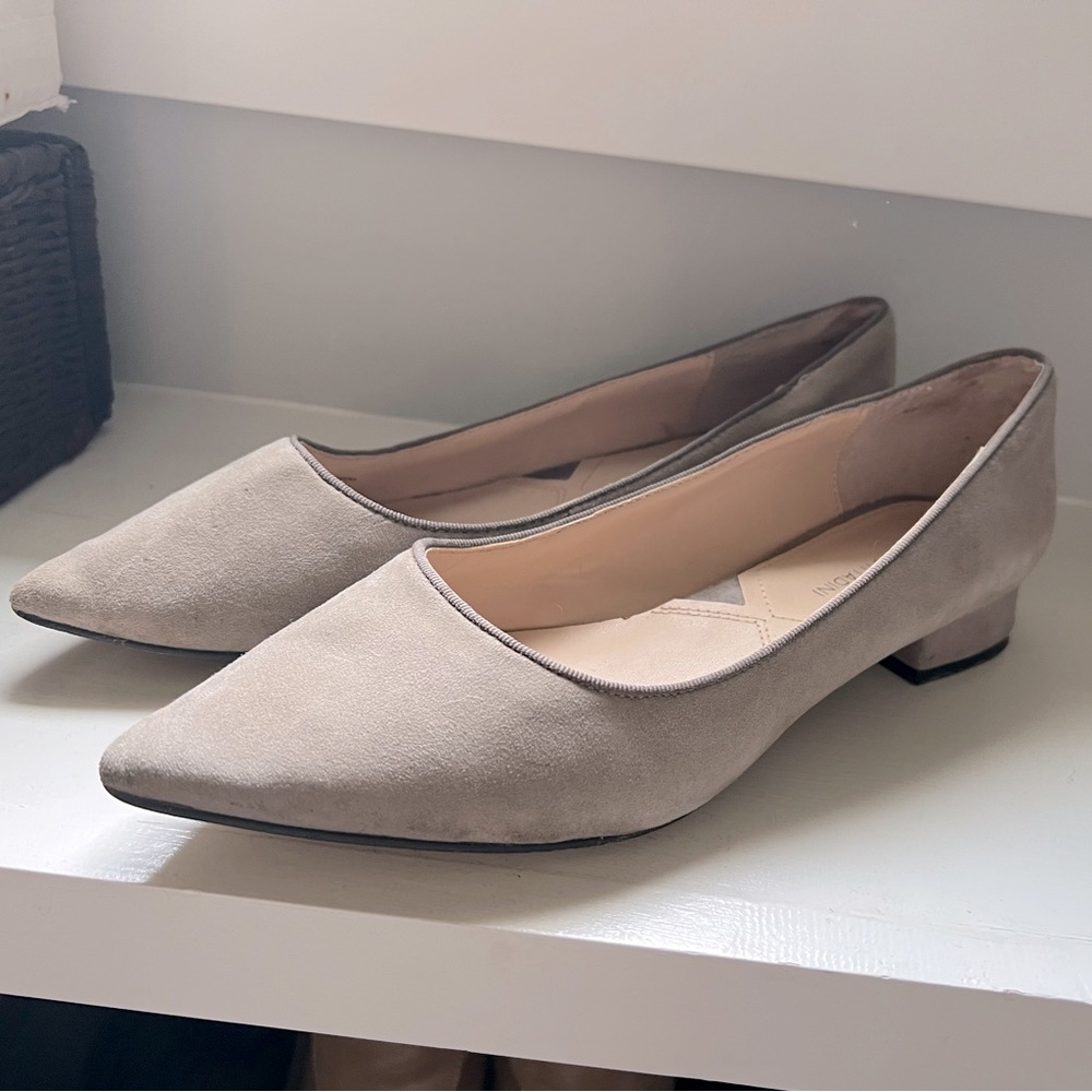 Low block heel pointed toe heels